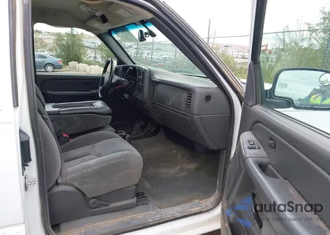 2004 Chevrolet Silverado 3500 Ls z USA, uszkodzony, nr VIN 1GCHK39U24E237019